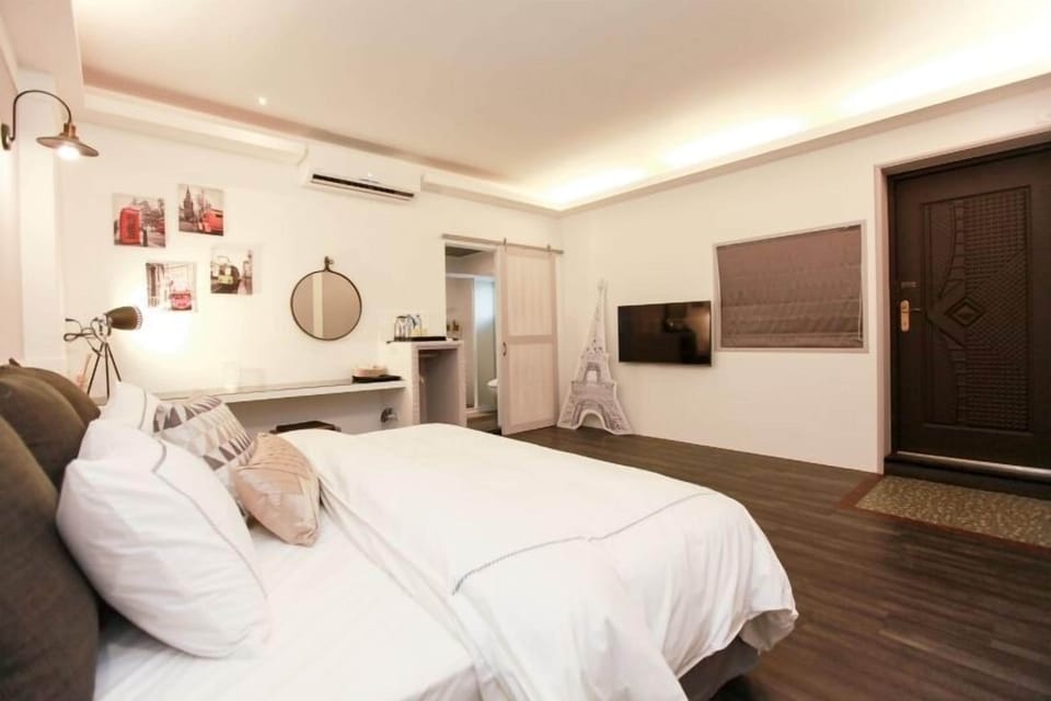 Standard Double Room | Desk, blackout drapes, soundproofing, rollaway beds