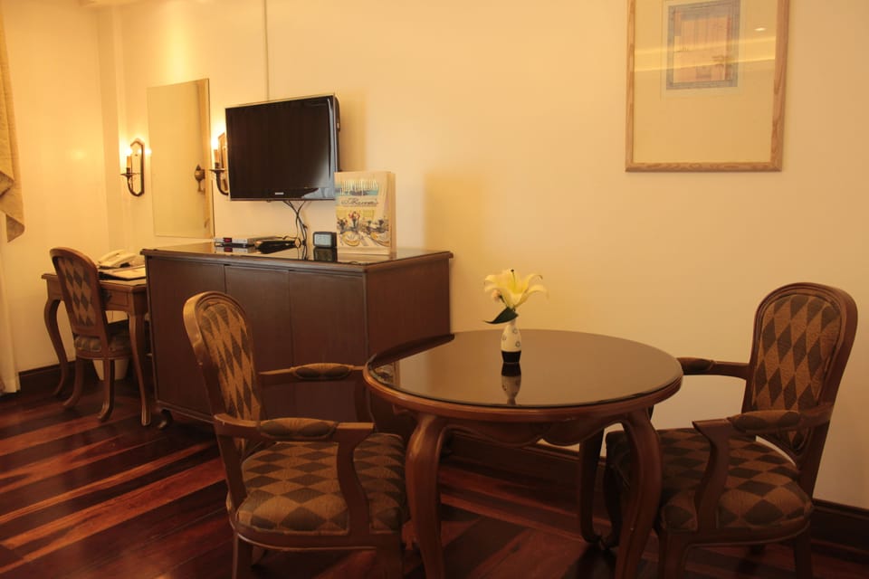 Divine (Honeymoon Suite) | In-room dining