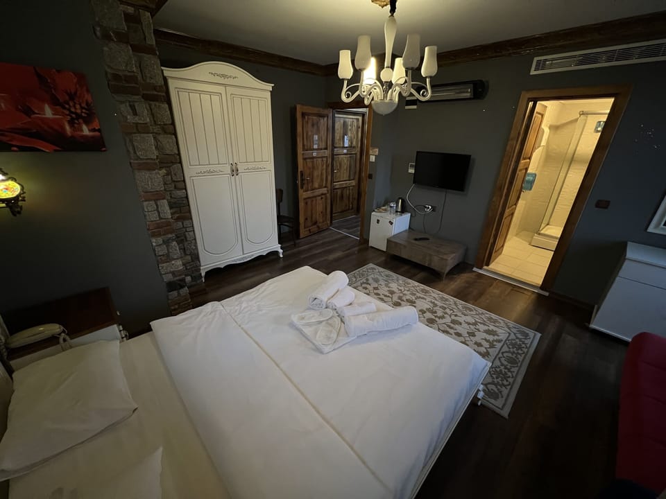 Standard Double Room | Premium bedding, individually decorated, individually furnished, desk
