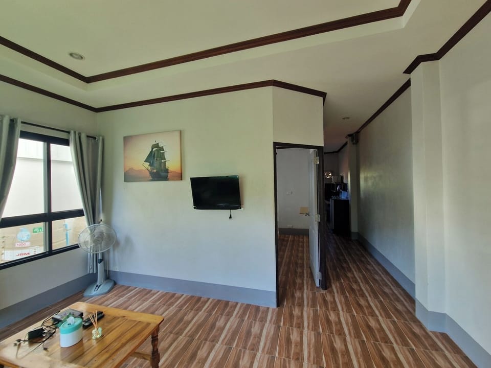 Deluxe Apartment | Living area | TV
