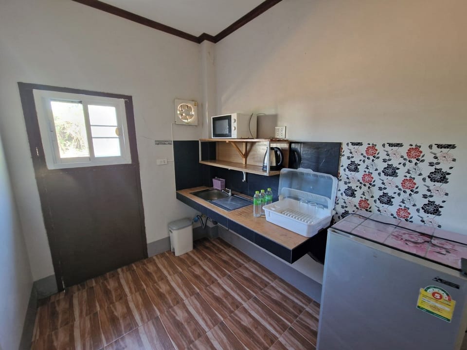 Deluxe Apartment | Private kitchen | Fridge, electric kettle