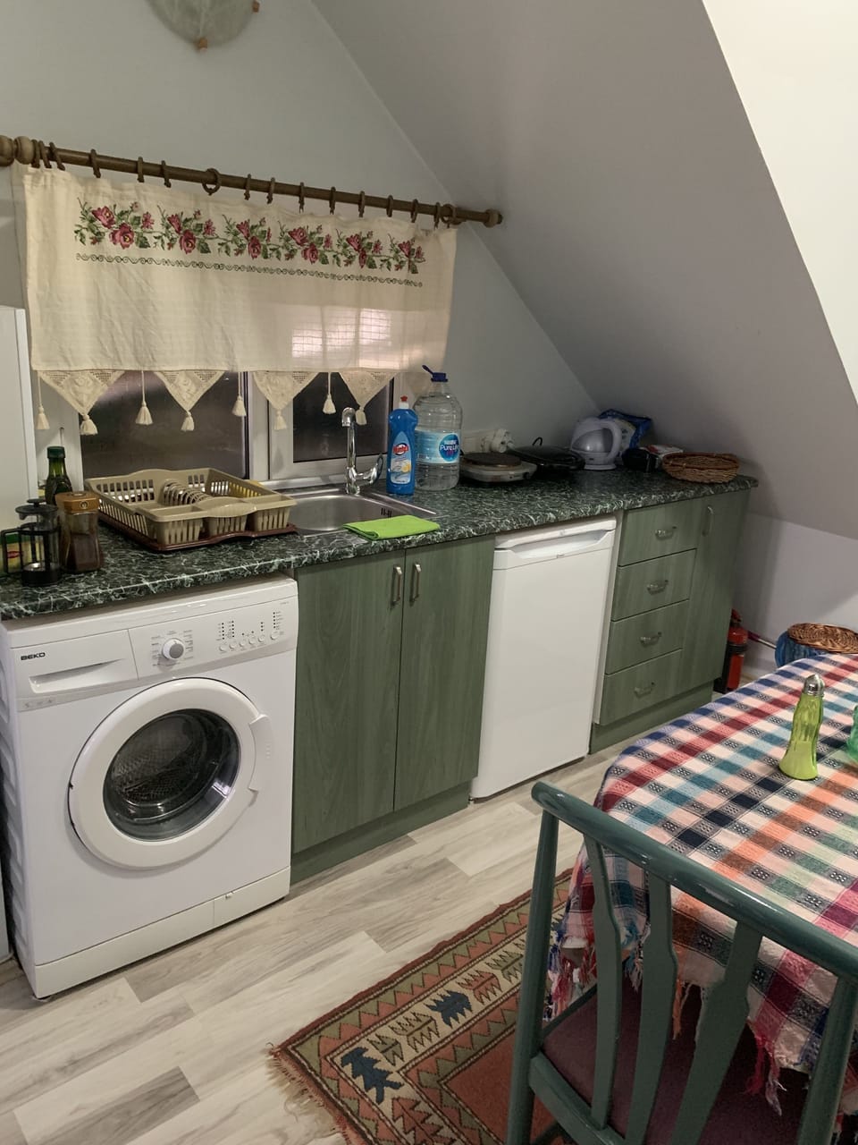 Apartment, 3 Bedrooms | Private kitchen | Fridge, stovetop, electric kettle, toaster