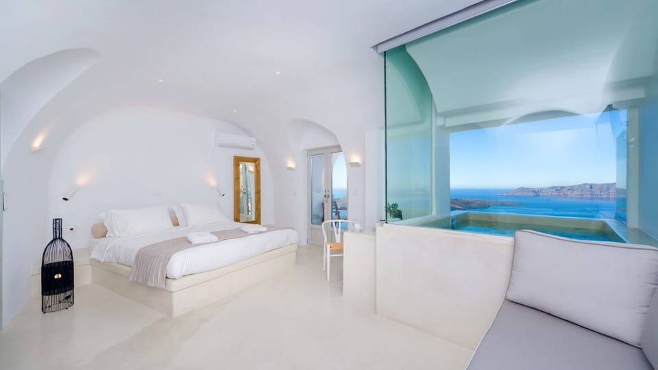 Honeymoon Suite, 1 King Bed, Hot Tub, Sea View | Egyptian cotton sheets, premium bedding, pillowtop beds, minibar