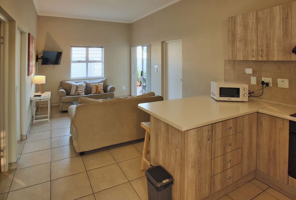 4 The Nook | Private kitchen | Fridge, microwave, electric kettle, toaster