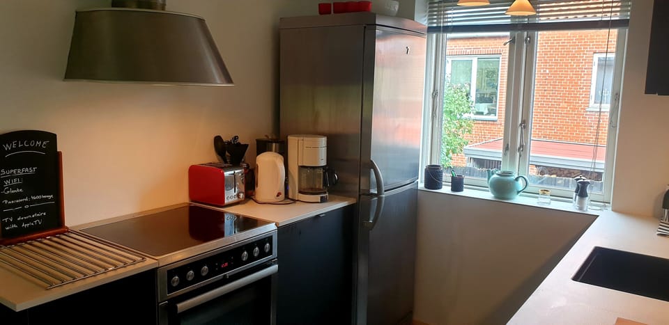 Oven, stovetop, dishwasher, cookware/dishes/utensils
