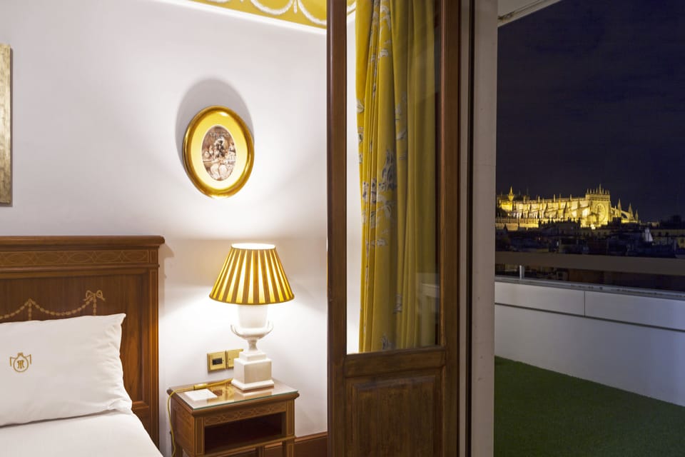 Minibar, in-room safe, iron/ironing board, free WiFi