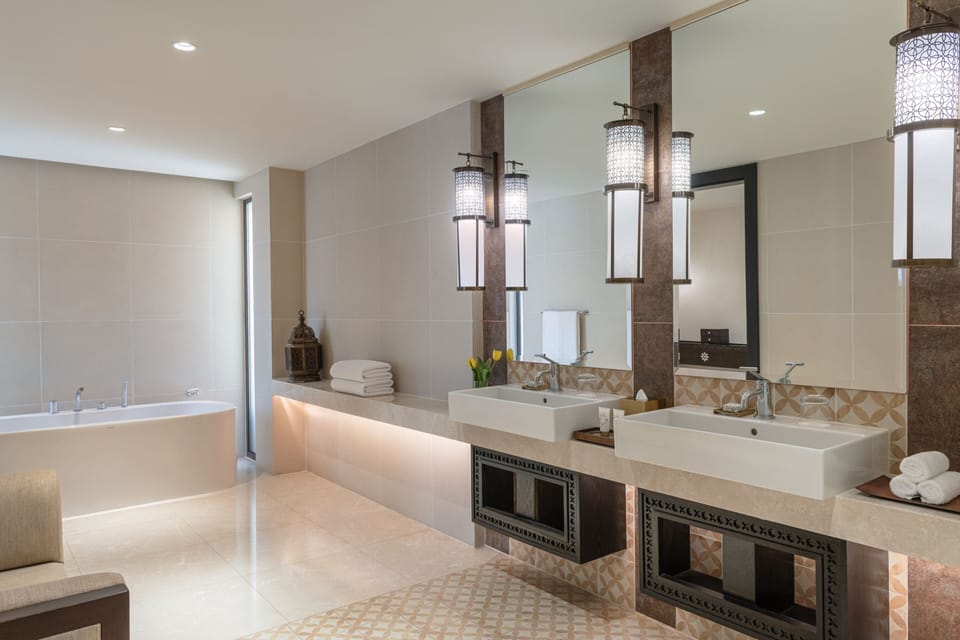 Room, 1 King Bed, Non Smoking, Partial Sea View (Prestige Vila Suite) | Property amenity