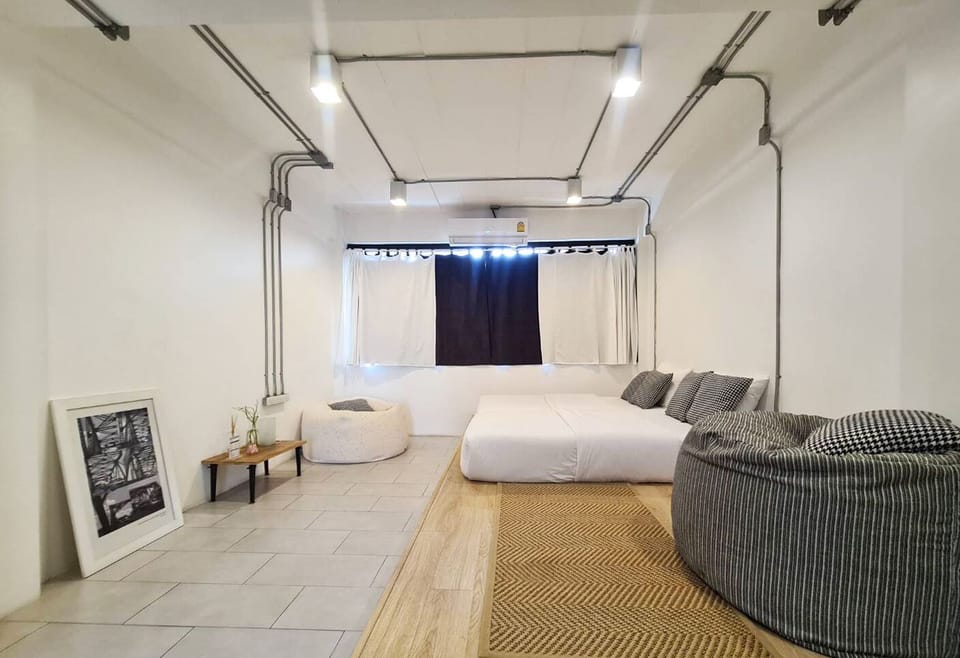 Private Twin Room with Ensuite | Free WiFi, bed sheets