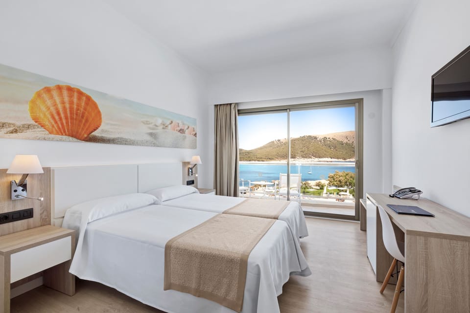 Standard Room, Balcony, Sea View | In-room safe, free WiFi, bed sheets