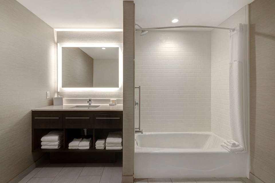 Suite, 2 Bedrooms, Non Smoking | Bathroom | Hair dryer, towels