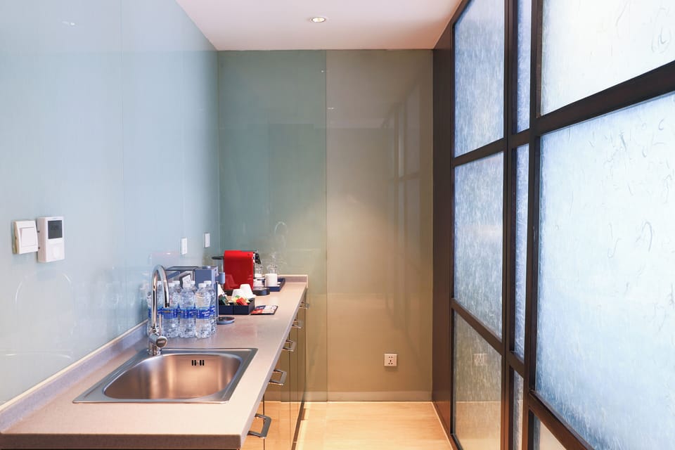 Suite, 1 Bedroom, Kitchen (Living Meeting) | Premium bedding, down comforters, minibar, in-room safe