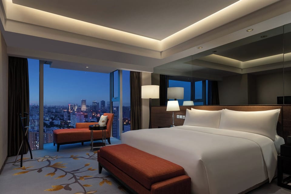 Premium bedding, down comforters, minibar, in-room safe