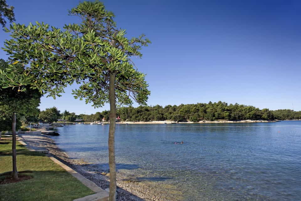 Private beach nearby, sun loungers, beach umbrellas