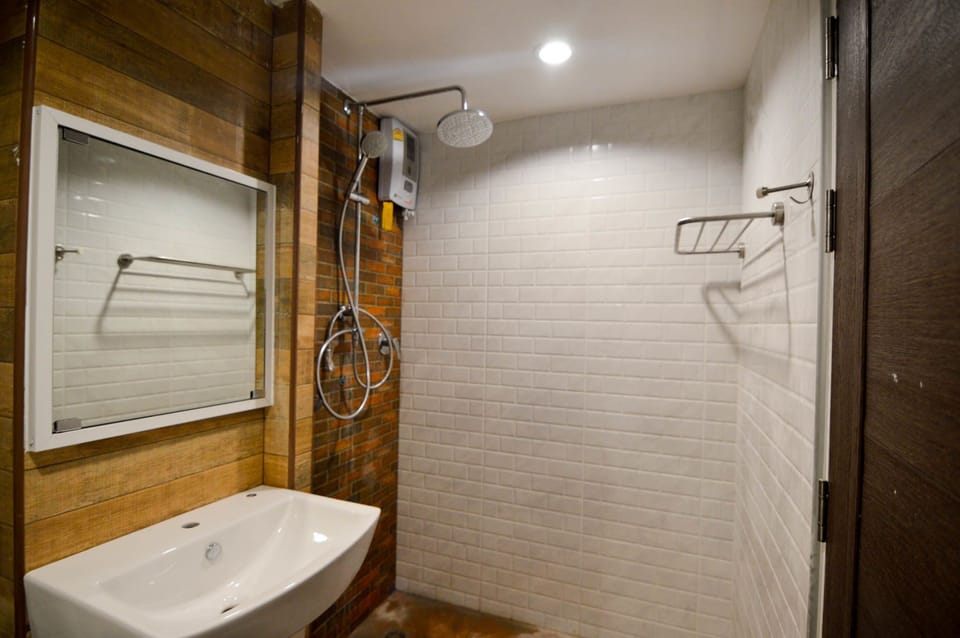 Shower, free toiletries, hair dryer, towels