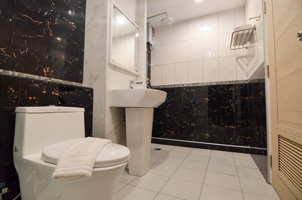 Shower, free toiletries, hair dryer, towels