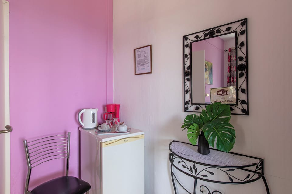 Double or Twin Room, Sea View | Iron/ironing board, free WiFi, bed sheets