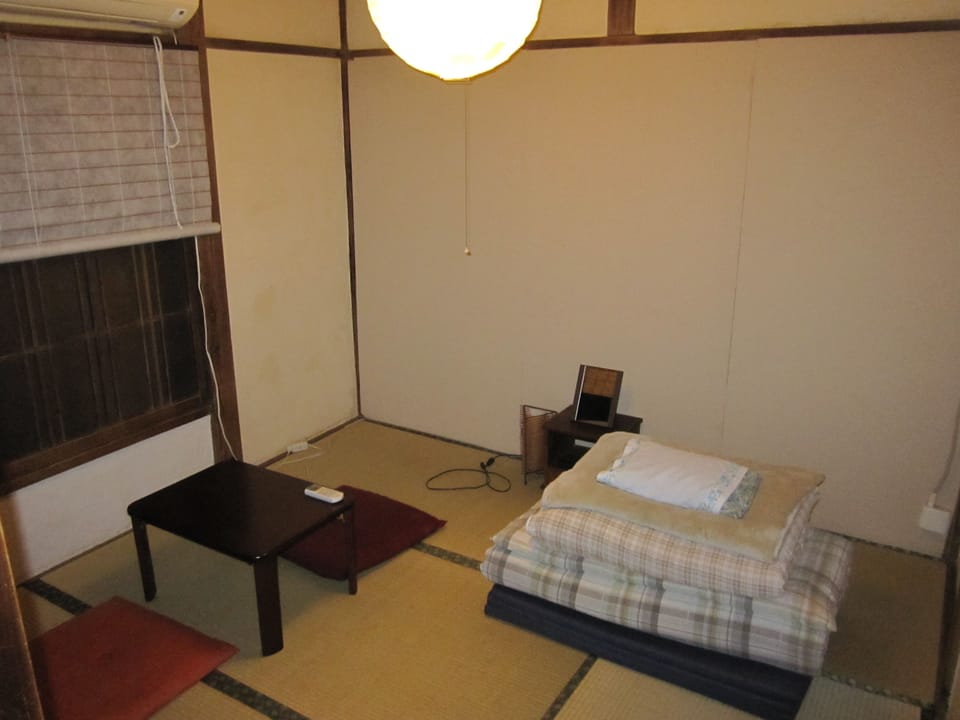 Single Room | Desk, free WiFi