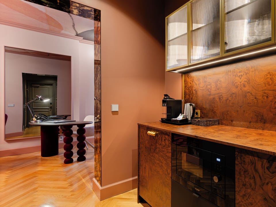 Suite, Courtyard View | Living area | LED TV