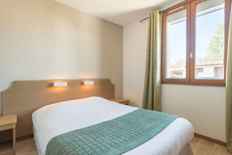 Comfort Double Room | Individually decorated, desk, blackout drapes, soundproofing