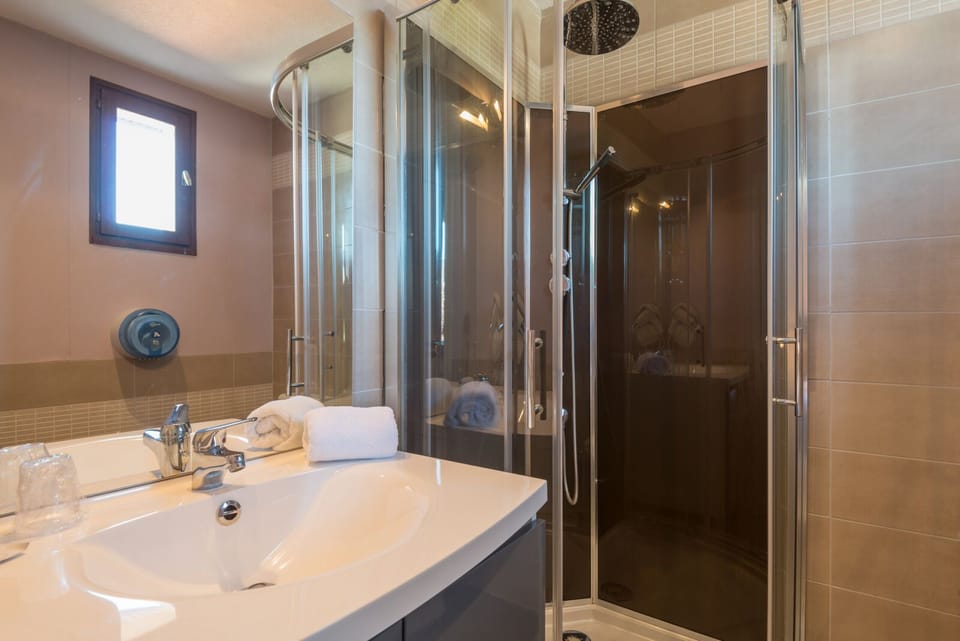 Comfort Double Room | Individually decorated, desk, blackout drapes, soundproofing