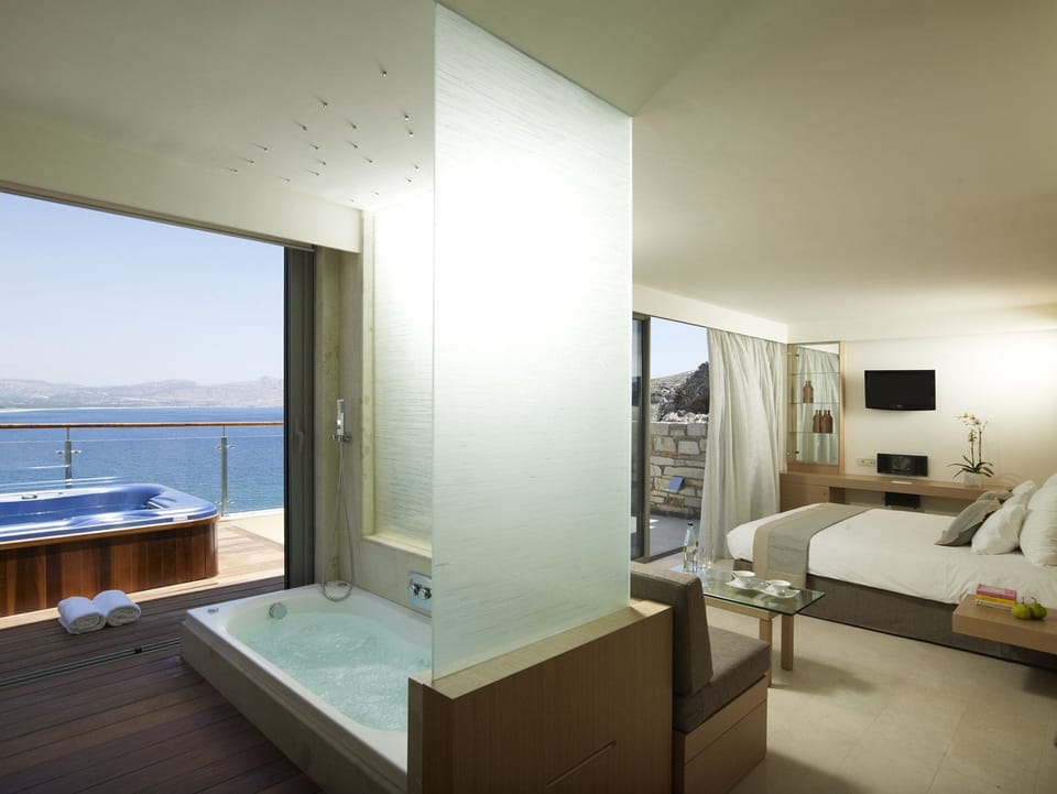 Deluxe Double Room, Jetted Tub | Bathroom | Separate tub and shower, jetted tub, designer toiletries, hair dryer