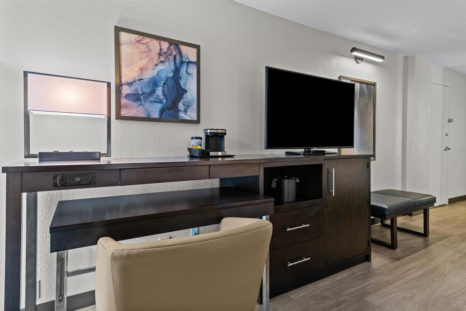 Desk, iron/ironing board, WiFi (free), bed sheets