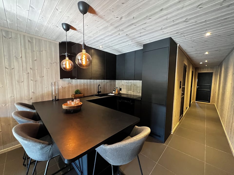 Deluxe Apartment, 2 Bedrooms | 1 bedroom, individually decorated, individually furnished