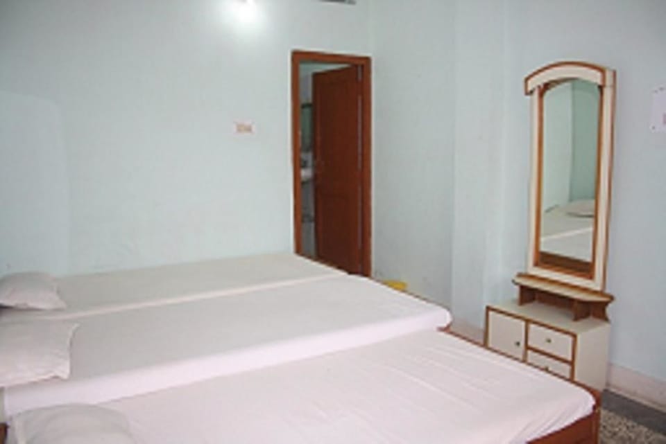 Rollaway beds (surcharge), WiFi (free)