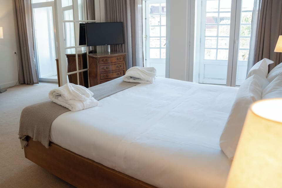 Suite Historic | Minibar, in-room safe, desk, free WiFi