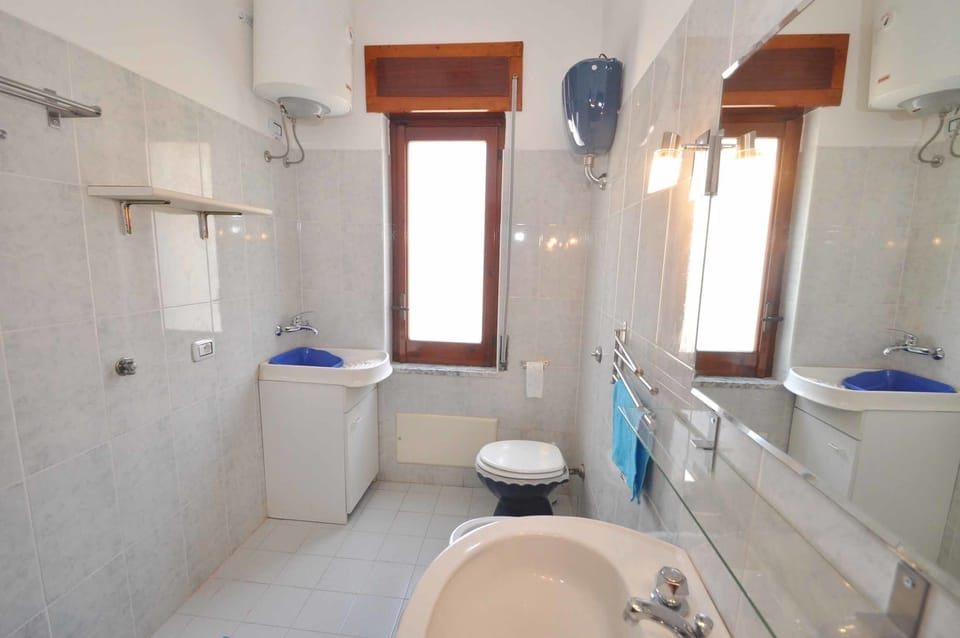Apartment, 3 Bedrooms | Bathroom | Shower, bidet
