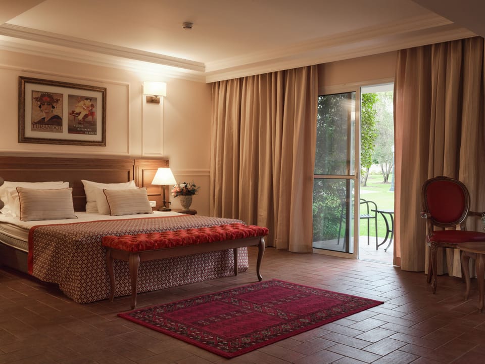 Junior Studio Suite | In-room safe, desk, iron/ironing board, free WiFi