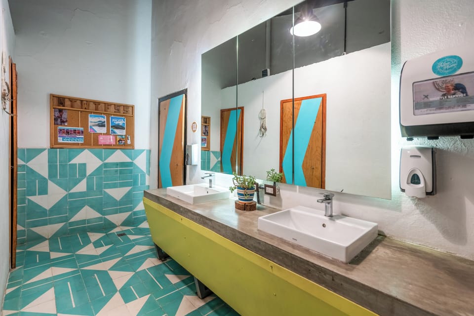 Shower, rainfall showerhead, free toiletries, hair dryer