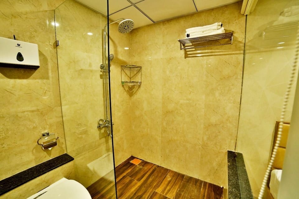 Double Room, 1 Bedroom | Bathroom | Shower, rainfall showerhead, designer toiletries, hair dryer
