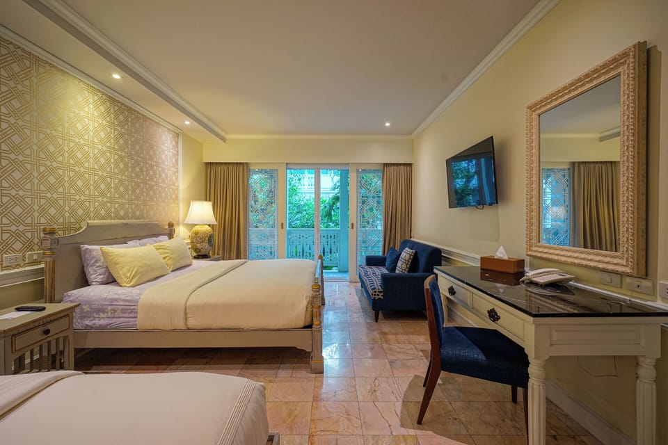 Deluxe Triple Room | Minibar, desk, soundproofing, free WiFi