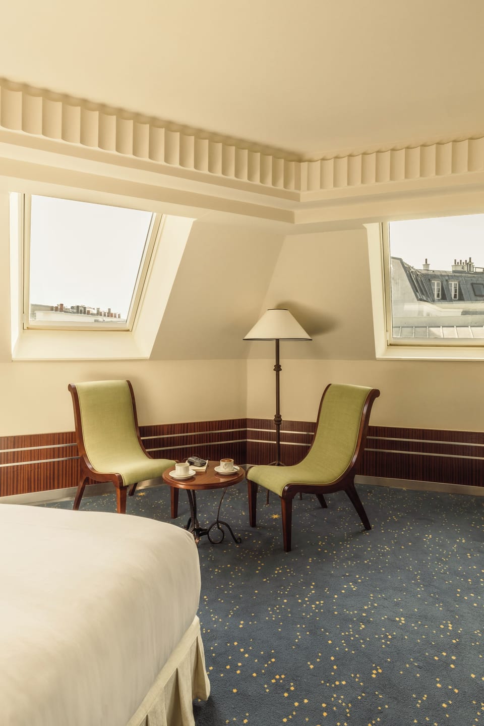 Premium bedding, free minibar, in-room safe, laptop workspace