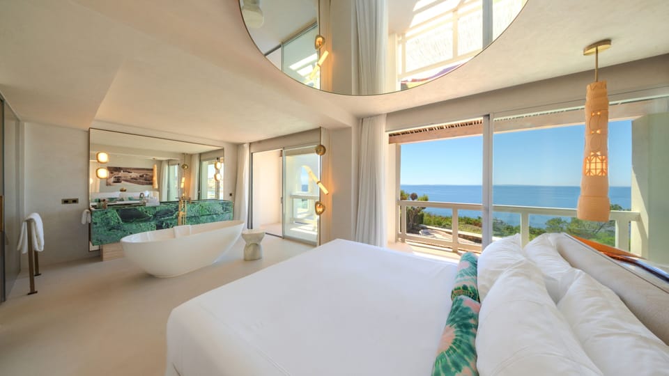 Epic Suite with Sea View- Entrance to Pacha Club Included | Premium bedding, minibar, in-room safe, soundproofing