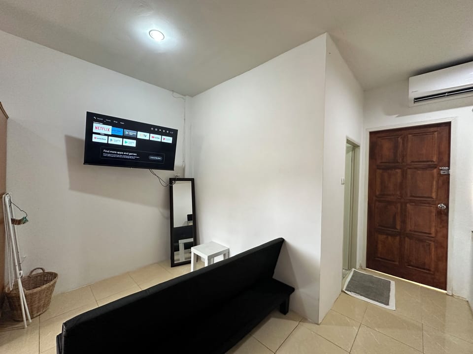 32-inch flat-screen TV with cable channels, LCD TV