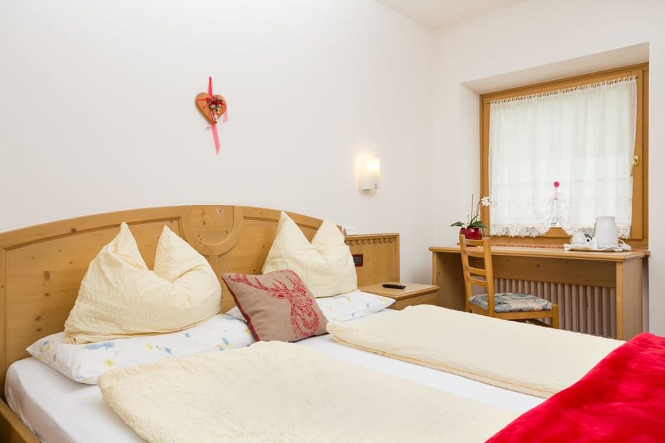 Standard Quadruple Room, 1 Bedroom | Desk, free WiFi