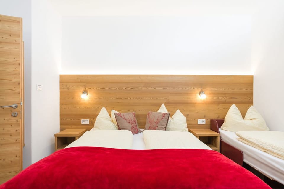 Comfort Triple Room, 1 Bedroom | Desk, free WiFi