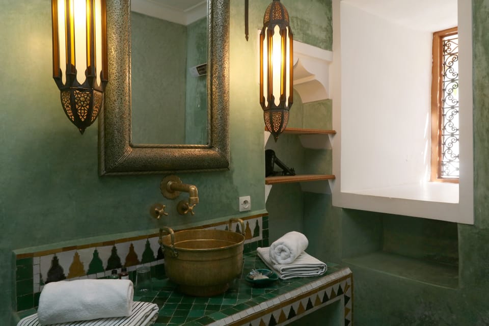Superior Double Room, Courtyard View | Bathroom | Shower, free toiletries, hair dryer, towels
