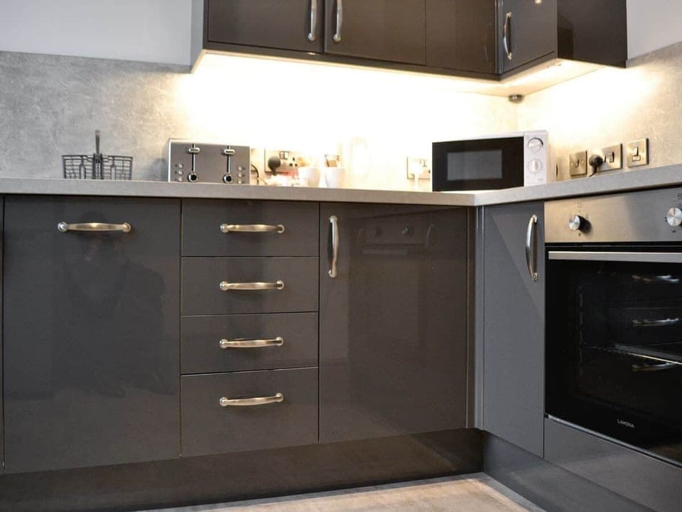 Luxury Apartment, 3 Bedrooms, Sea View | Private kitchen | Electric kettle