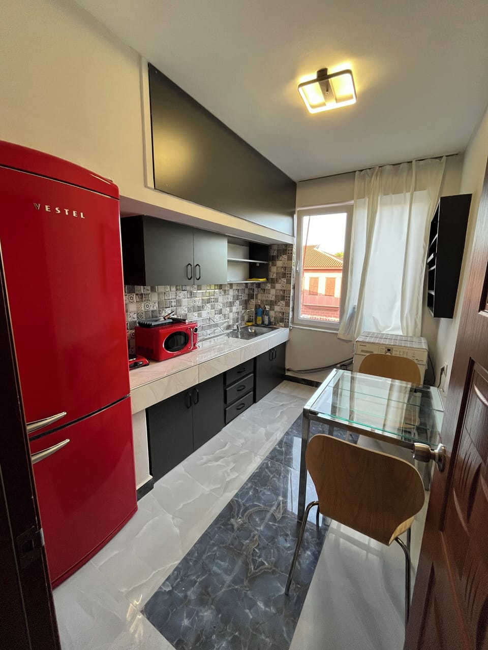 Elite Apartment | Private kitchen | Mini-fridge, electric kettle, cookware/dishes/utensils