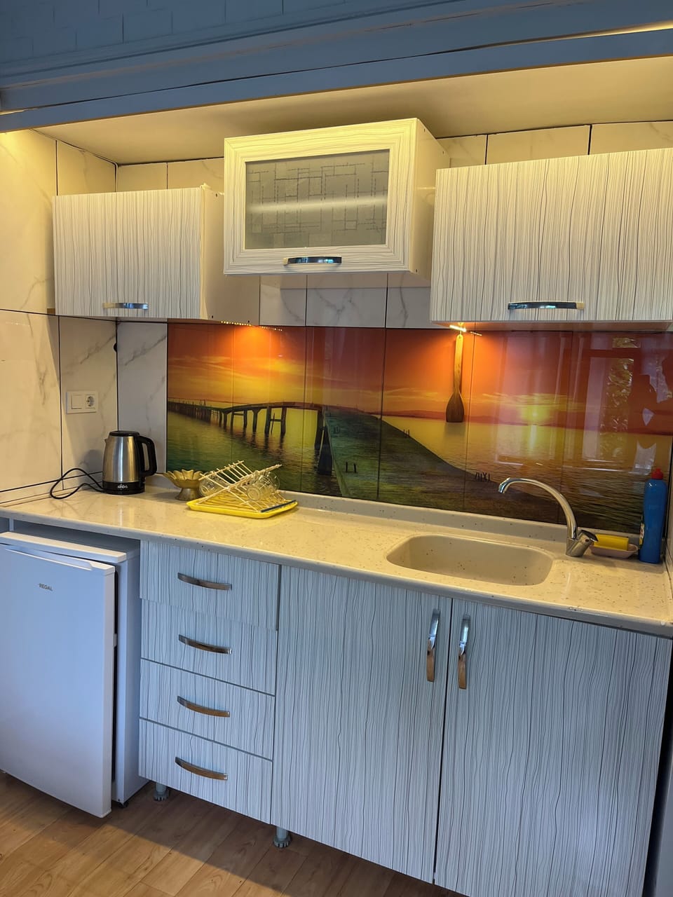 Standard Triple Room | Private kitchen | Mini-fridge, electric kettle, cookware/dishes/utensils