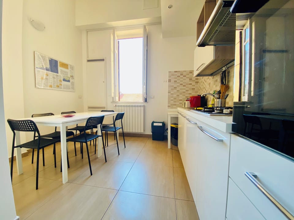 Comfort Condo, 3 Bedrooms | Living area | 40-inch LED TV with digital channels, TV
