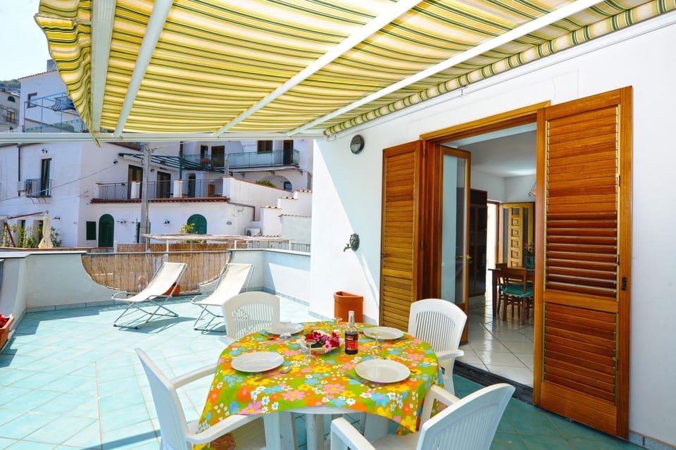 Apartment | Terrace/patio