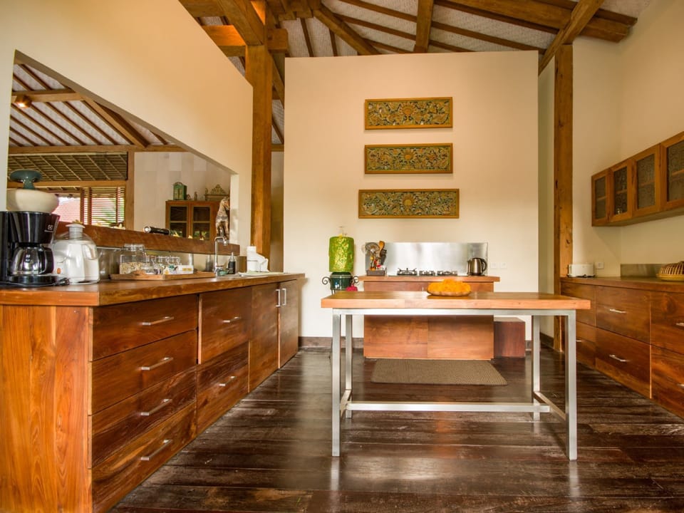 Superior Villa | Private kitchenette | Fridge, microwave, oven, stovetop