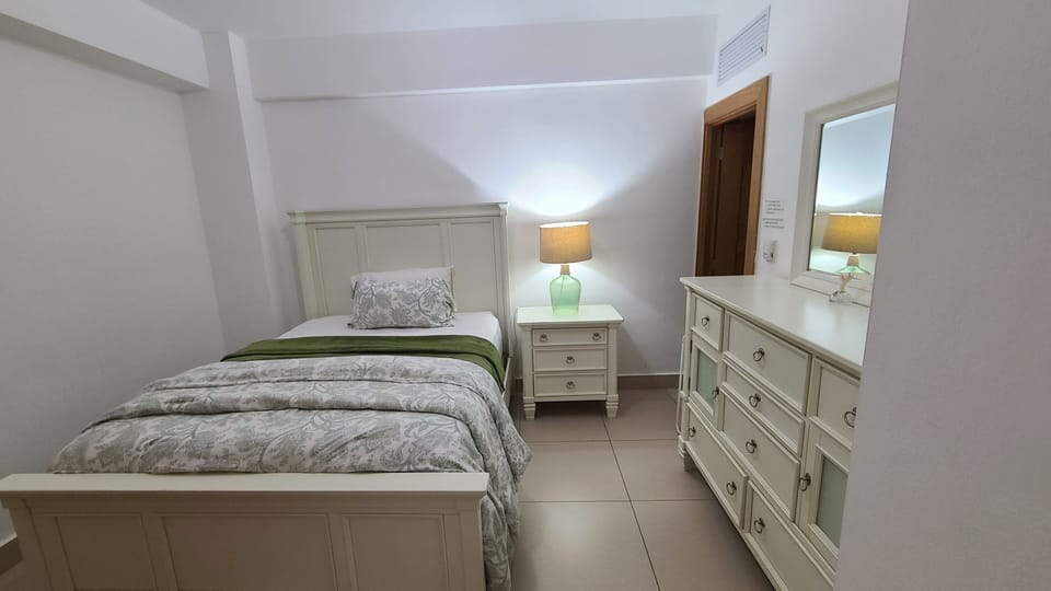 2 bedrooms, Egyptian cotton sheets, premium bedding, pillowtop beds