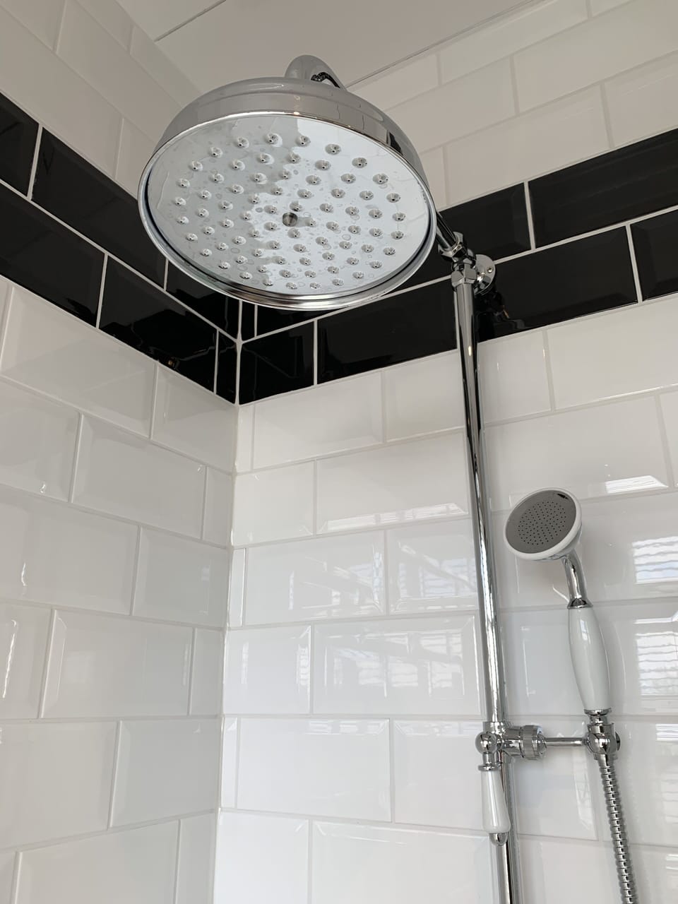 Design Double Room, 1 Queen Bed, Garden View | Bathroom shower