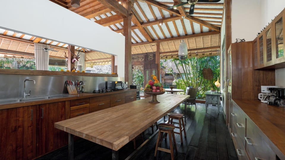 Superior Villa | Private kitchen | Fridge, microwave, oven, stovetop
