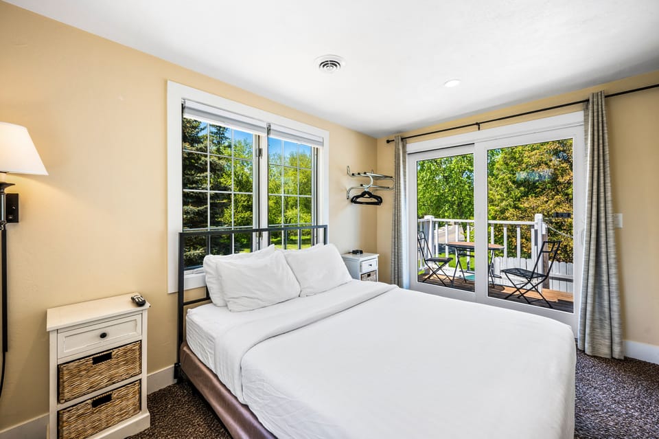 Basic Apartment, 2 bedrooms (Non Pet) | Free WiFi, bed sheets